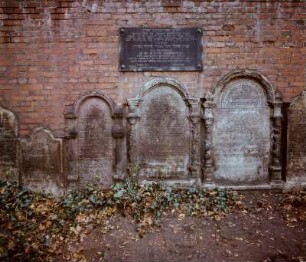 Jüdischer Friedhof in Berlin-Mitte (Gedenktafel: Ältester jüdischer Begräbnisplatz der Jüdischen Gemeinde zu Berlin, 1943 zerstört)