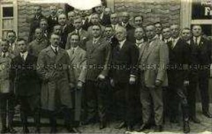 Adolf Hitler mit Anhängern in Hattingen