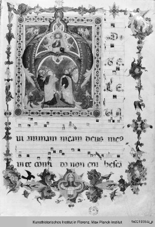 Graduale : Textseite mit vierzeiligen Neumen, Bordürenrahmen und historisierter Initiale A: Pantokrator in Mandorla aus Cherubim mit Heiligen und Medaillon mit dem Propheten Zacharias