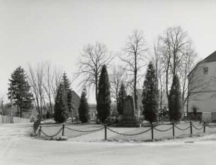 Denkmalanlage für die Gefallenen des 1. Weltkriegs : Denkmalanlage für die Gefallenen des 1. Weltkriegs (nach 1918). Bad Muskau, Neißestraße