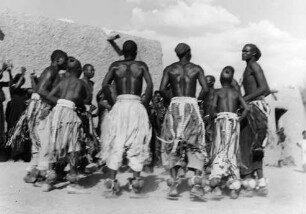 Danseuses à Fort-Lamy