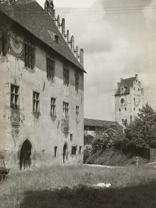 Füssen, Hohes Schloss : Füssen (Ostallgäu). Hohes Schloß. Nordflügel (sogenannter Fürstenflügel). Hofansicht von Südwesten gegen Wehrturm