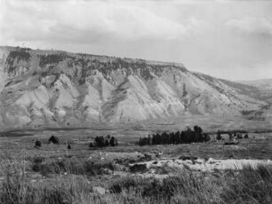 Mammoth Hot Springs : Sinterterrasse auf dem Bergsporn in Mammoth Hot Springs im Yellowstone-Nationalpark