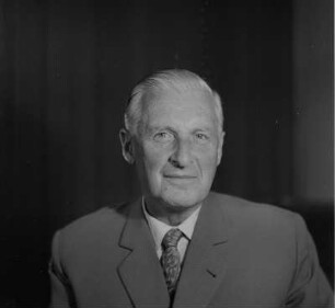 Porträt Herr Prof. Hugo Kuntze