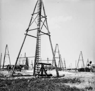 Petroleumturm : Blick zu Petroleumtürmen in der Lüneburger Heide