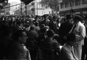 Bukarest: Bummel am Boulevard Elisabeta, Vordergrund Lokal