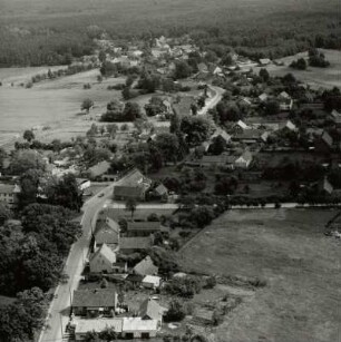 Ortsteilansicht von der Klein-Loitzer Straße/Einmündung Reuthener Weg die Dorfstraße entlang