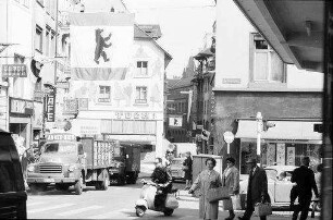 Basel: Berlin Woche in Basel, Straße im Flaggenschmuck