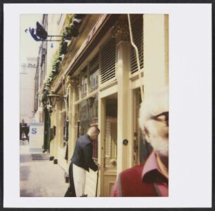 Wolfram Siebeck vor dem Restaurant Rules in London