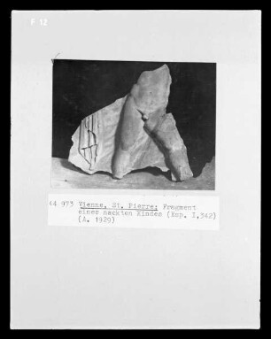 Fragment eines nackten Kindes