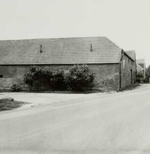 Proschim. Bauernhof, Hauptstraße 2 : Welzow-Proschim, Hauptstraße 2. Gehöft (1. Hälfte 19. Jahrhundert). Eckansicht der Stallscheune