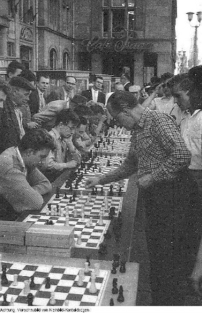 Dresden. Kommunalwahl 1961, u.a. Kundgebung auf dem Altmarkt mit Kurt Hager; Wahlwerbung und Wahlen, 17. September 1961