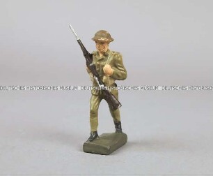 Massefigur: Englischer Soldat im Vormarsch, Gewehr vor der Brust
