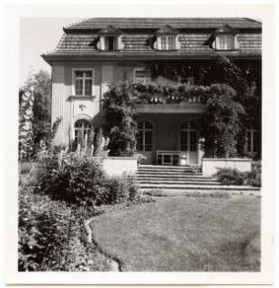 Garten Dr. Voss: Haus mit Terrasse Sommergarten