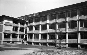 Freiburg: Außenansicht des Pharmazeutischen Instituts, Ausschnitte