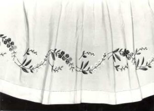 Blütenstickerei : Bildende Volkskunst - Flachsfaser (künstlerisches Weben, Sticken, Spitze u. ä). Objekt einer Ausstellung sorbischer Laienkünstler 1961 (siehe auch: Nowa Doba 1961, Nr. 107, S. 3)