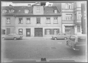 Potsdam, Hermann-Elflein-Straße 35. Wohnhaus mit Laden (18. Jh.). Straßenfront