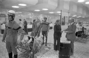 Ausstellung der Ortsgruppe Karlsruhe der Bergwacht Schwarzwald e.V. im Schalterraum der Stadtsparkasse Karlsruhe am Europaplatz