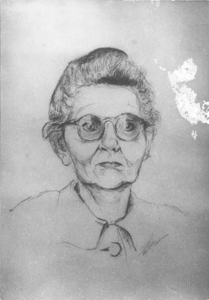 Weibliches Porträt mit Brille : Weibliches Porträt mit Brille. Kohlezeichnung (nach 1945; E. Richter). Dresden-Striesen, Borsbergstraße 11, Atelier der Künstlerin