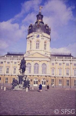 Berlin, Schloss Charlottenburg, Altes Schloss, Fassade des Mittelbaus mit Kuppel.