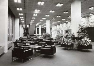 Dresden. Kulturpalast, Inneres. Foyer des 1. Obergeschosses