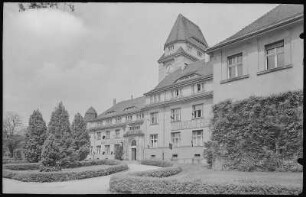 Arnsdorf. Verwaltungsgebäude der Anstalt