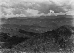 Panorama der ostbolivianischen Anden : Panorama. Blick von einem Hang der Stadt Monteagudo auf die ostbolivianischen Anden.