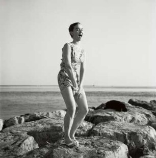 Modeaufnahme, Modell June Ross in Point Lookout (Mademoiselle)