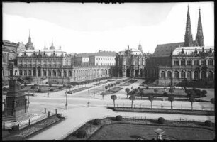 Dresden. Königlicher Zwinger, rechts im Hintergrund die Sophienkirche