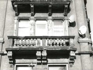 Dresden-Trachenberge, Döbelner Straße 1. Wohnhaus (um 1895). Balkon