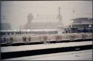 Blick vom verschneiten Essener Bahnhof auf die Stadt (Altersgruppe 14-17)