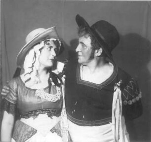 Don Giovanni (Don Juan). Oper von W. A. Mozart. Staatsoper Dresden, Neueinstudierung 12.2.1928 unter Leitung von Fritz Busch : Grete Nikisch als Zerlina mit Robert Büssel als Masetto