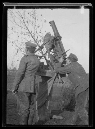 Fliegerabwehr-Maschinengewehr mit zwei Schützen