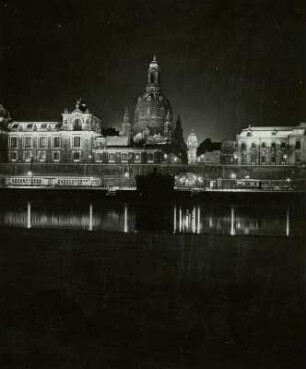 Dresden, Blick über die Elbe zu Kunstakademie und Frauenkirche, Nachtaufnahme : Dresden, Blick über die Elbe zur Brühlschen Terrasse mit Kunstakademie und Frauenkirche, Nachtaufnahme