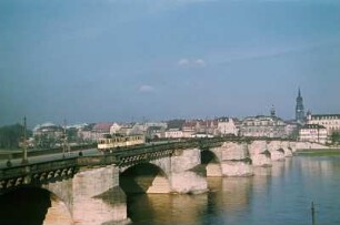 Dresden. Augustusbrücke (1727/1731; M. D. Pöppelmann). Stromaufseite vom Altstädter Elbufer