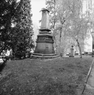 Kriegerdenkmal; Geisenheim, Bischof-Blum-Platz 1