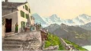 Das Faulhorn-Hotel, mit Blick auf die Berggipfel Mönch und Jungfrau, in der Schweiz