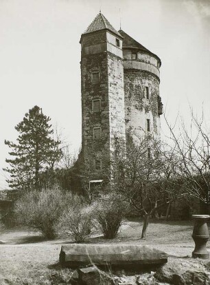 Burg Stolpen : Burg Stolpen, Blick über den vierten Hof zum Johannisturm (Coselturm)