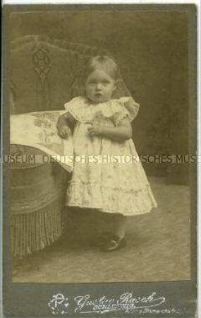 Kleines Mädchen im Rüschenkleid, Carte de Visite