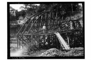 Brücke bei Kan Derada : Südthailand. Brückenbau, 1912/1913