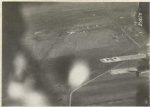 Flugzeug im Luftkampf (300 m)