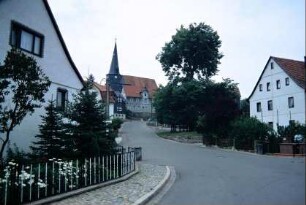 Blick vom Marktplatz in Richtung Tanzlinde, hinten Kilianskirche