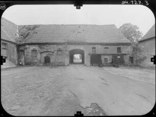 Mittweida-Zschöppichen, Dorfstraße 21/23. Schloß Neusorge. (1720). Schloßgut. Hofansicht