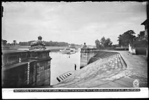 Dresden-Pillnitz, Freitreppe mit Elbdampfer Leipzig