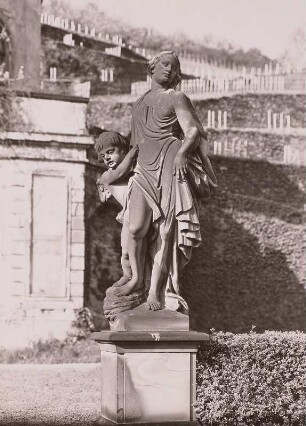 Venus mit Amor : Radebeul, Wackerbarths Ruh’, Venus mit Amor im Garten
