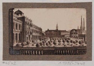 Ansicht der Gemäldegalerie Alte Meister (Semperbau) in Dresden, Blick vom Französischen Pavillon im Zwingerhof nach Südosten