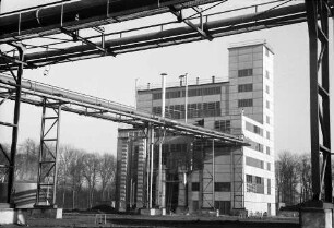 Freiburg: Gaswerk, Neubau, Vordergrund Hochrohr