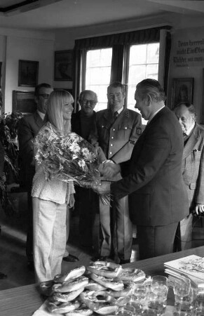 Vorstellung der Publikation "Geschichte und Geschichten von Grötzingen" der Autorin und Grafikerin Gabriele Petermann im Grötzinger Rathaus