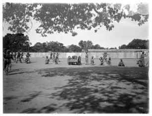 Bombay, Indien. Indische Artillerie auf einem militärischem Übungsplatz