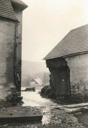 Hellendorf. Neuer Lauf des Buschbaches quer durch den Gutshof des Erbgerichtes